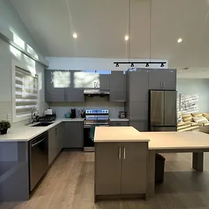 https://entire-brand-new-3-bed-2-bath-guesthouse.vancouver-hotels-bc.net